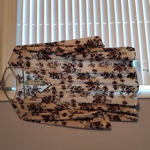 3/4 length rayon pleated top with floral detail